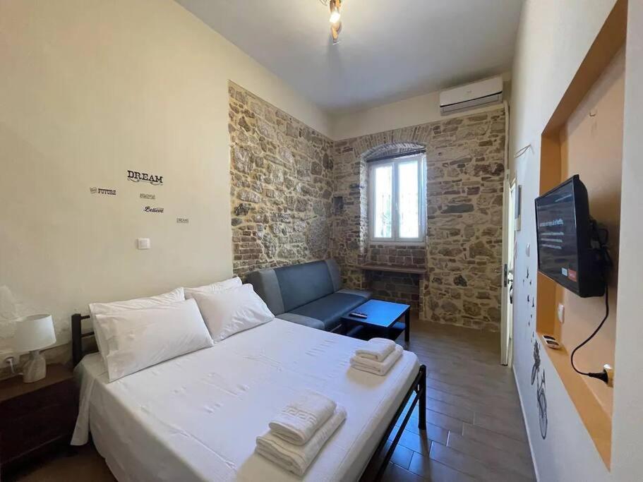Q Apartments In Corfu Town Eksteriør bilde